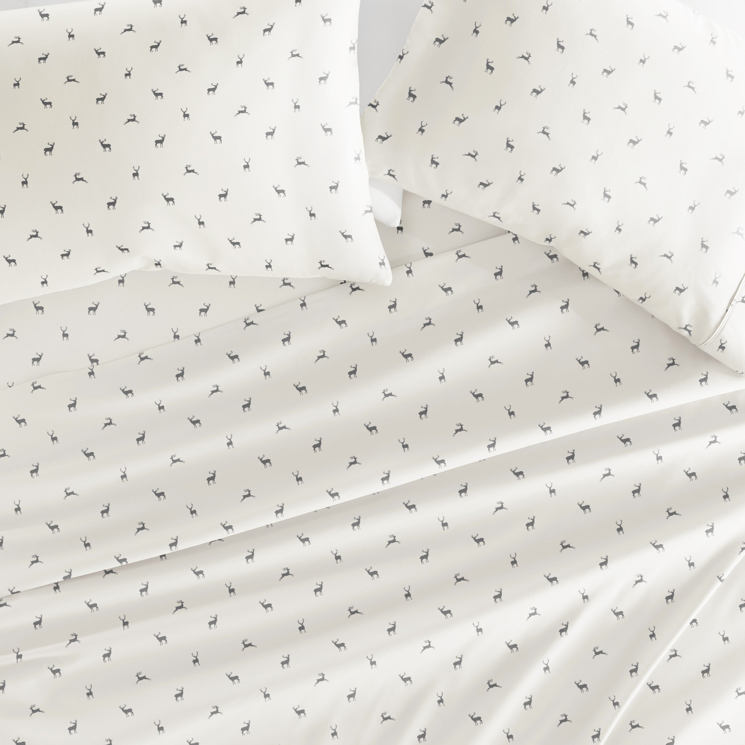 Reindeer Patterned 4-Piece Sheet Set