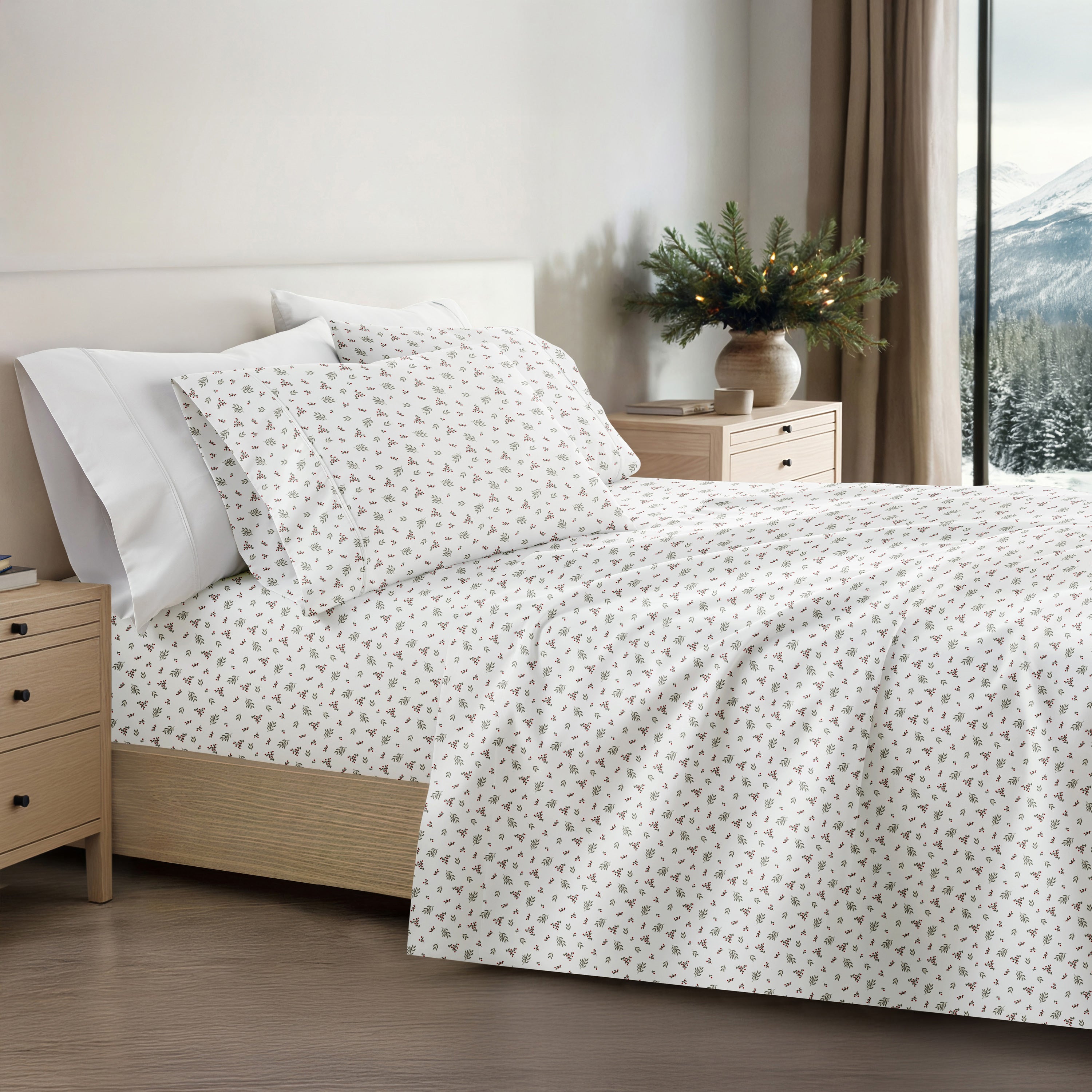 Winter Berries Patterned 4-Piece Sheet Set